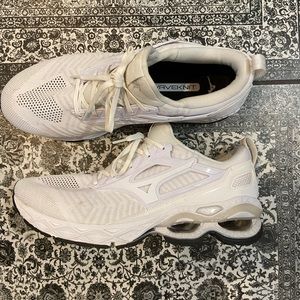 Men’s Mizuno  sneakers size 12